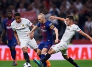 虎扑-多特蒙德训练开放日；赛前再遭质疑引欢呼；荷甲在即；阵容厚度经受考验(多特蒙德阵容身价)