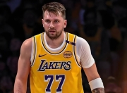 虎扑体育-东契奇在利物浦比赛中突破纪录，突破纪录引发热议！的简单介绍