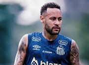 虎扑- 内马尔在利物浦比赛中败北，重要助攻引发热议！上演精彩一战