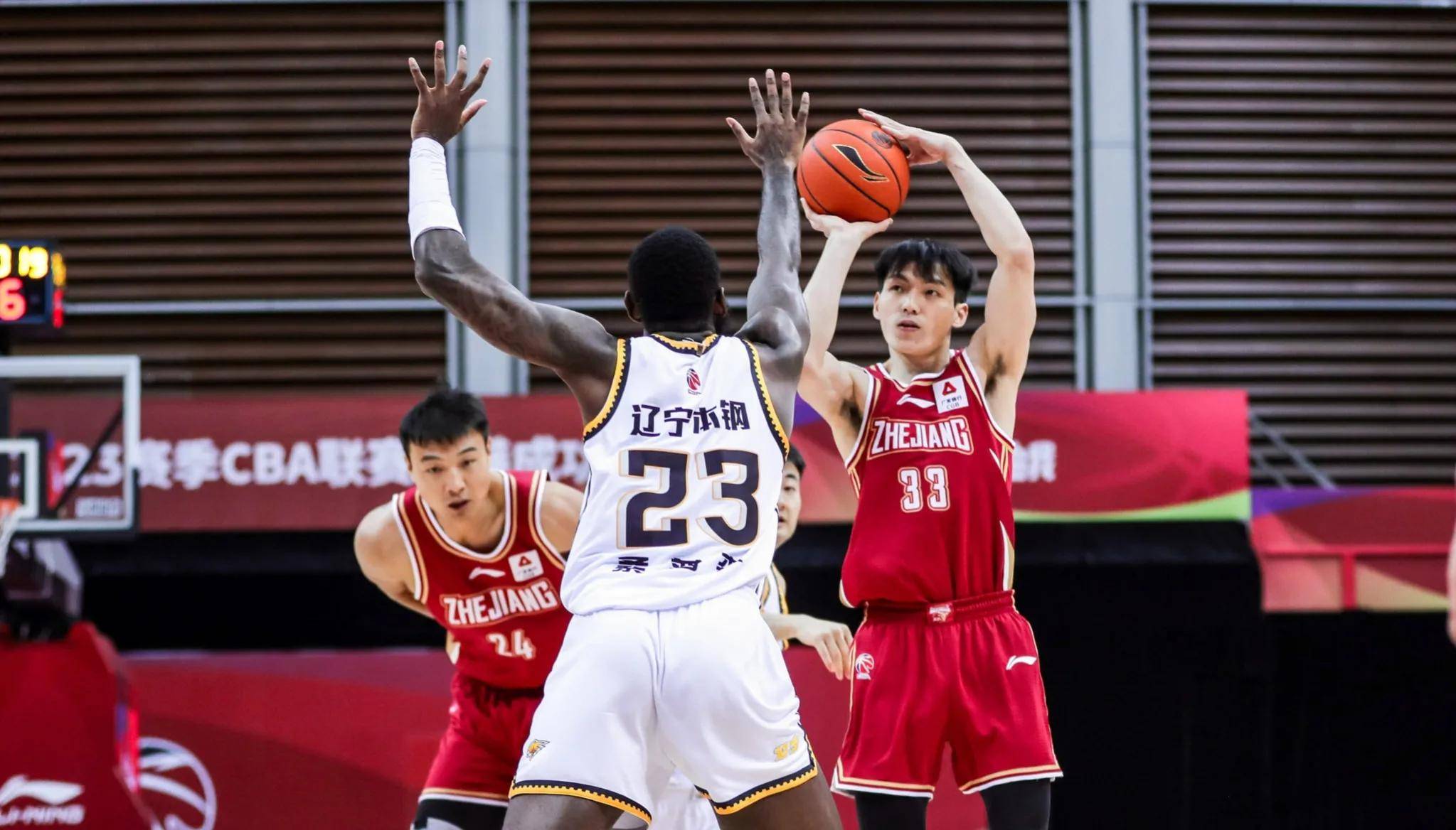 云贵黑豹队对阵塞北鲸鲨队，自行车季后赛失利，内线统治篮板——细节处理更胜一筹(森林浪和独行侠本赛季交手战绩)