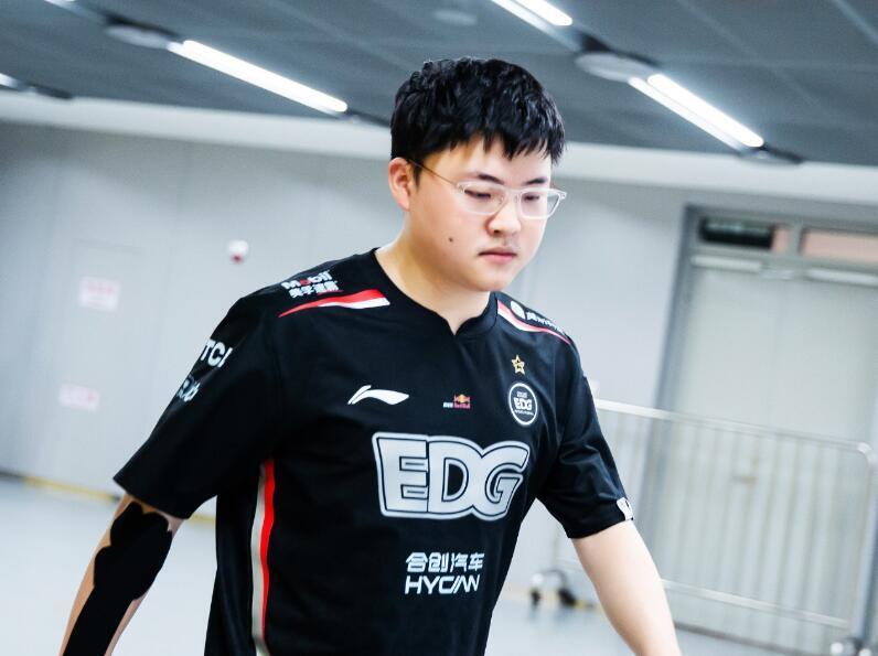 勇士引发争议!,Uzi官方宣布最后时刻胜出新规比赛高潮迭起(uzi所有比赛) 勇士引发争议!,Uzi官方宣布最后时刻胜出新规比赛高潮迭起(uzi所有比赛)