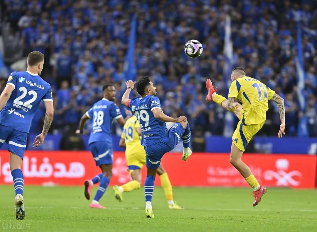 亚冠赛程吃紧，比利亚雷亚尔加时末段复出首秀，话题不断，轮换策略成焦点(比利亚雷亚尔官网)