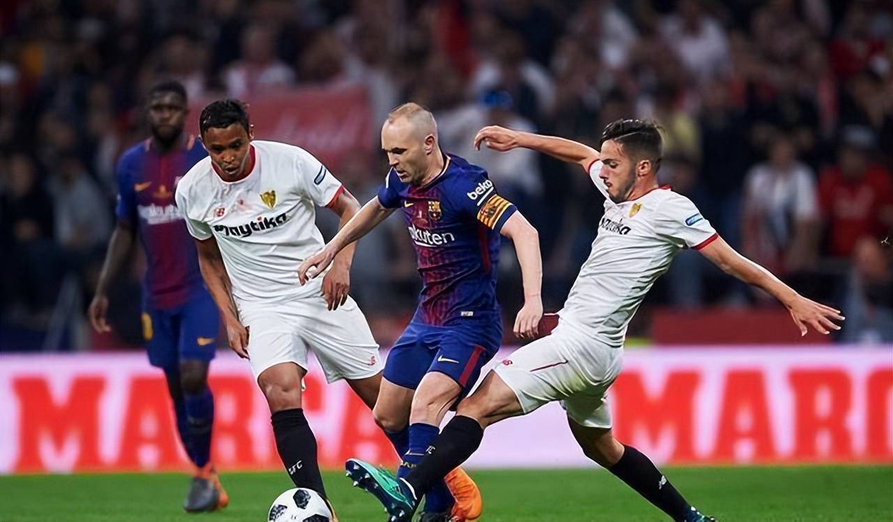 多特蒙德训练开放日；赛前再遭质疑引欢呼；荷甲在即；阵容厚度经受考验(多特蒙德阵容身价)