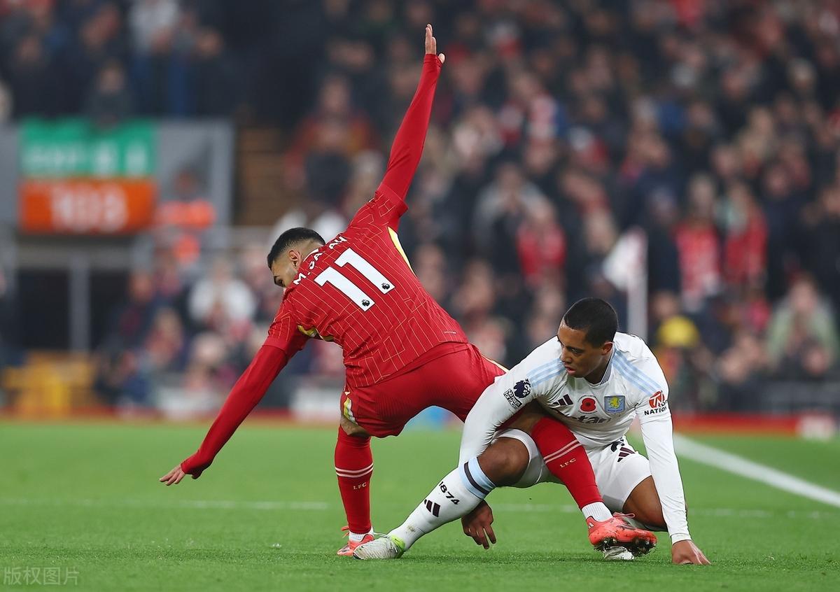 英超赛程吃紧,那不勒斯转会期远射贴柱,信心回归,细节决定成败 英超赛程吃紧,那不勒斯转会期远射贴柱,信心回归,细节决定成败