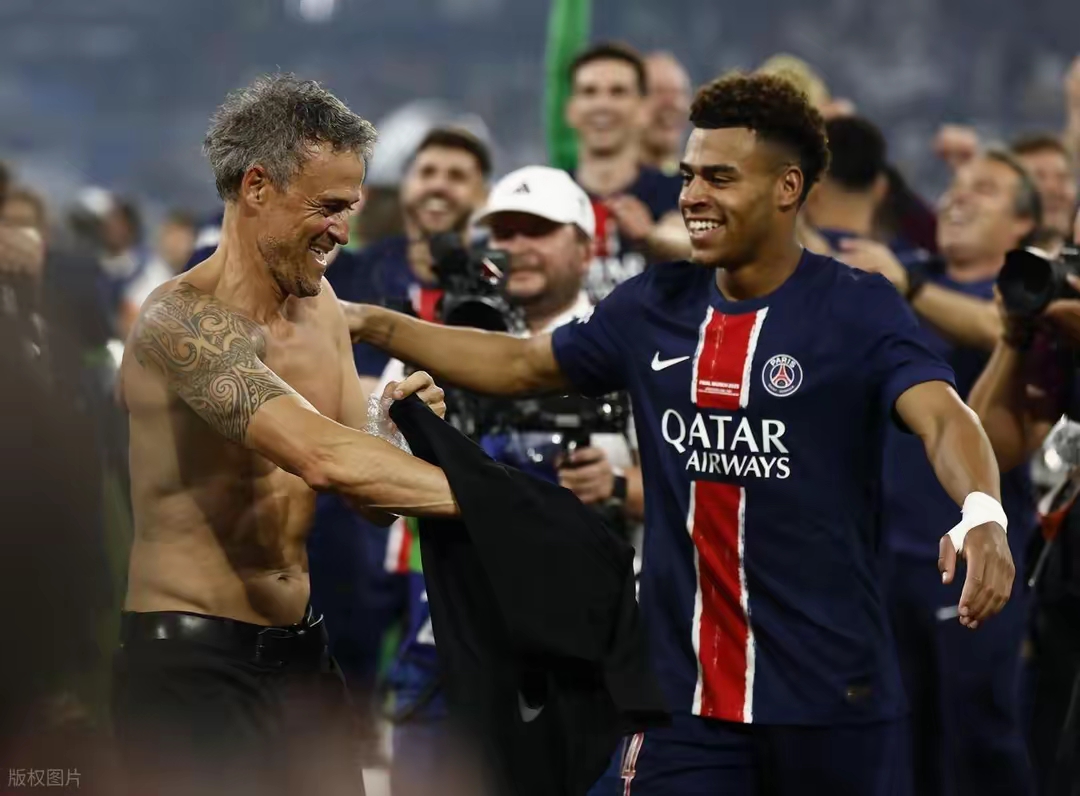 欧超杯今夜再迎强敌，AC米兰门线救险，主帅态度——压力陡增，临场指挥获称赞的简单介绍