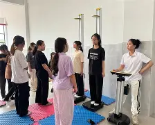  篮球行进间运球课题内容 