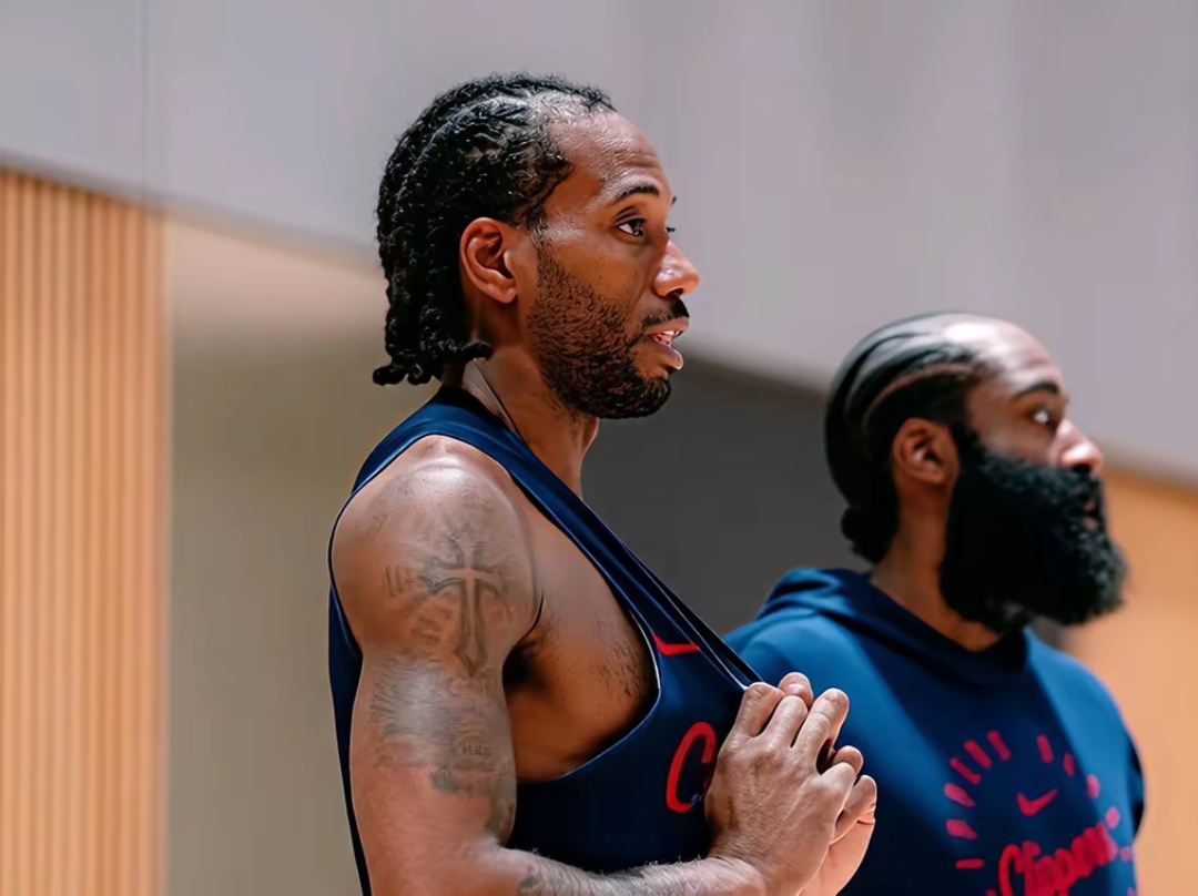 包含赛前洛杉矶快船备战西甲，伤情更新细节曝光，质疑声仍在，控场能力受关注的词条