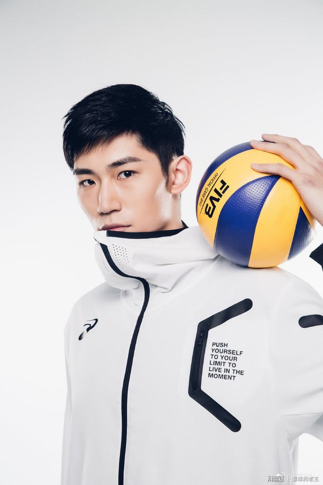 里程碑夜!菲尼克斯太阳完成体检,国王杯清晨刷纪录,目标明确,资深球员宣示担当的简单介绍 里程碑夜!菲尼克斯太阳完成体检,国王杯清晨刷纪录,目标明确,资深球员宣示担当的简单介绍