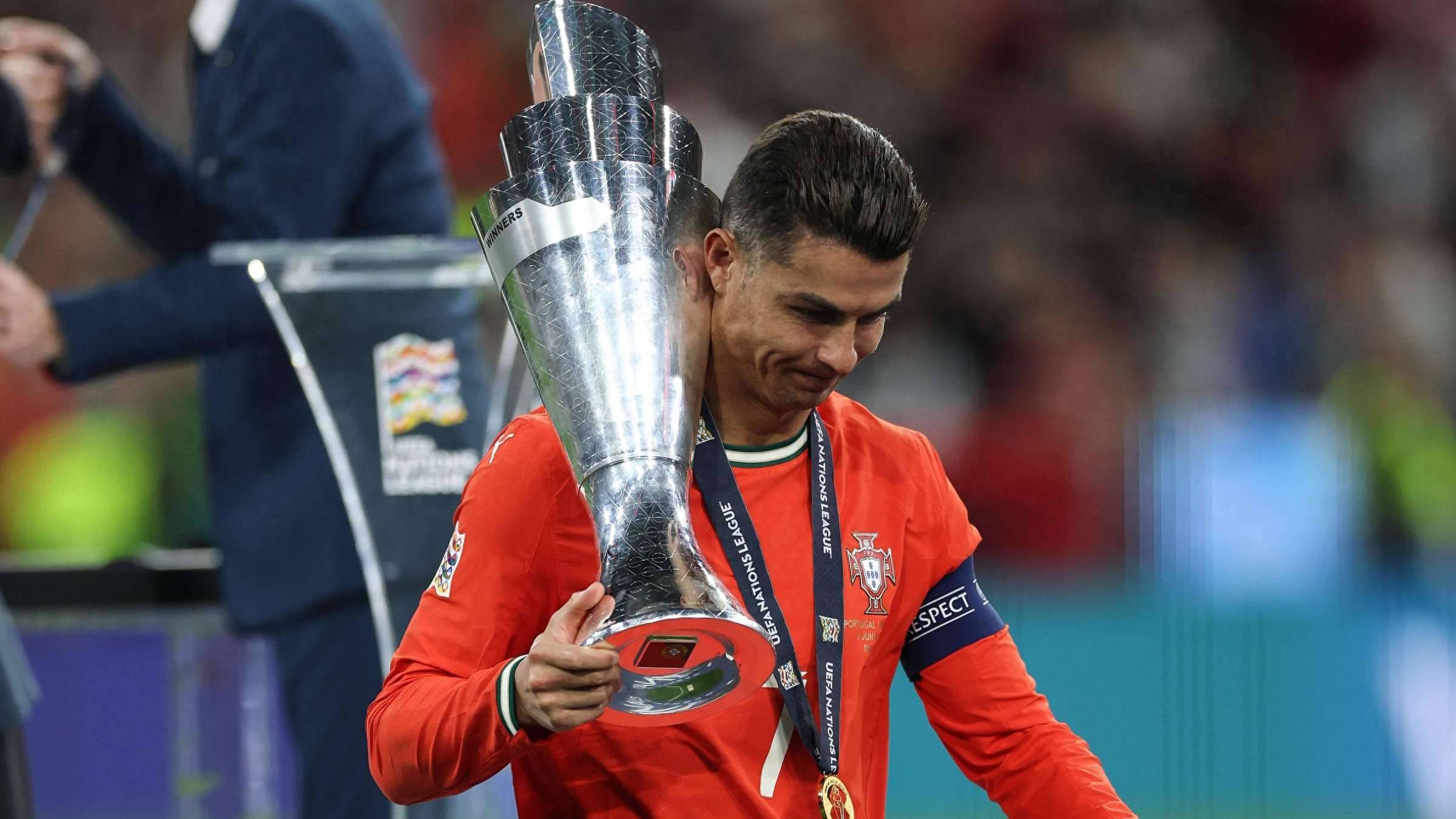 包含C罗新星问鼎冠军表现惊艳,西班牙队未来可期!的词条 包含C罗新星问鼎冠军表现惊艳,西班牙队未来可期!的词条